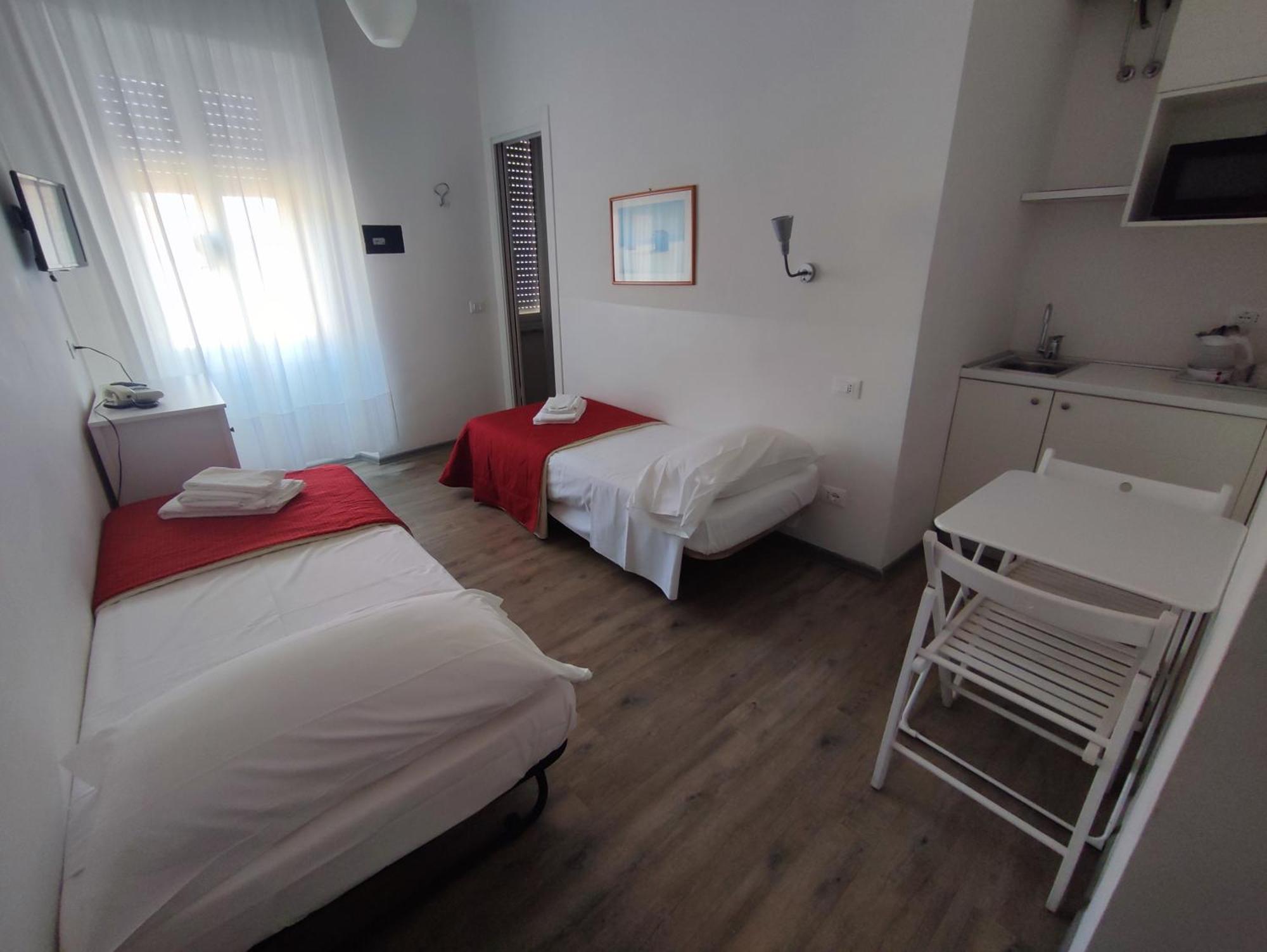 Hotel Tirreno Аласио Екстериор снимка